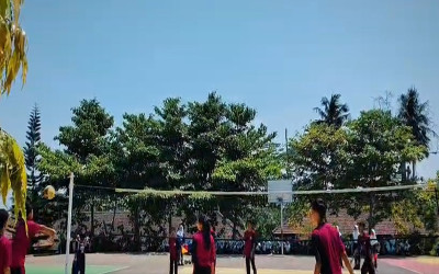 Siswa SMP Negeri 1 Jumantono Salurkan Sportivitas Lewat Classmeeting Bola Voli Jeda Semester Ganjil 2026/2027