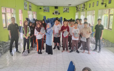 BERBAGI ZAKAT SMPN 1 JUMANTONO