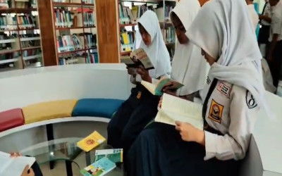 Tingkatkan Minat Baca, Siswa SMP Negeri 1 Jumantono Ikuti Kunjungan Literasi PALLAWA di Perpusda Karanganyar