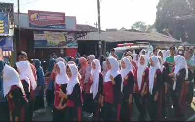 Semarak Jalan Sehat Kecamatan Jumantono dalam Rangka HUT ke-81 RI