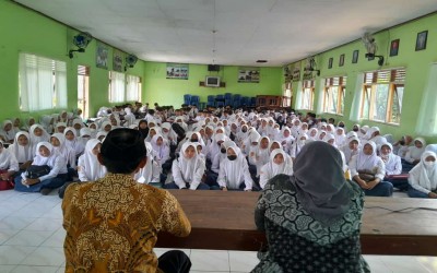 JELANG KELULUSAN, SMP NEGERI 1 JUMANTONO ADAKAN PEMBEKALAN BAGI SISWA/I KELAS IX
